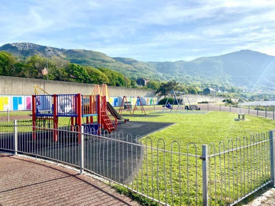 Lovely New 2 Bedroom Condo With Stunning Seaviews Penmaen-mawr エクステリア 写真