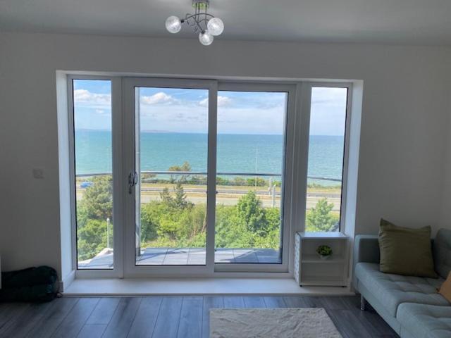 Lovely New 2 Bedroom Condo With Stunning Seaviews Penmaen-mawr エクステリア 写真