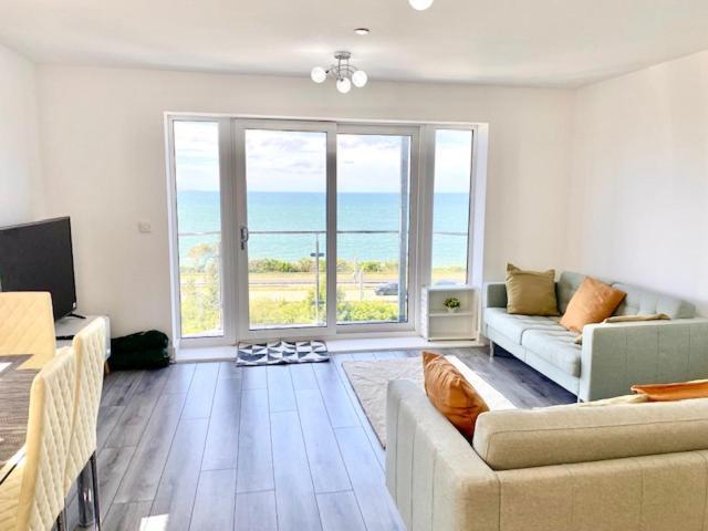 Lovely New 2 Bedroom Condo With Stunning Seaviews Penmaen-mawr エクステリア 写真