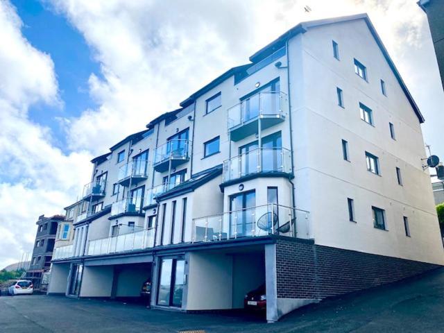 Lovely New 2 Bedroom Condo With Stunning Seaviews Penmaen-mawr エクステリア 写真