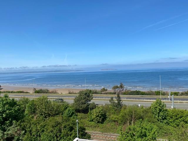 Lovely New 2 Bedroom Condo With Stunning Seaviews Penmaen-mawr エクステリア 写真