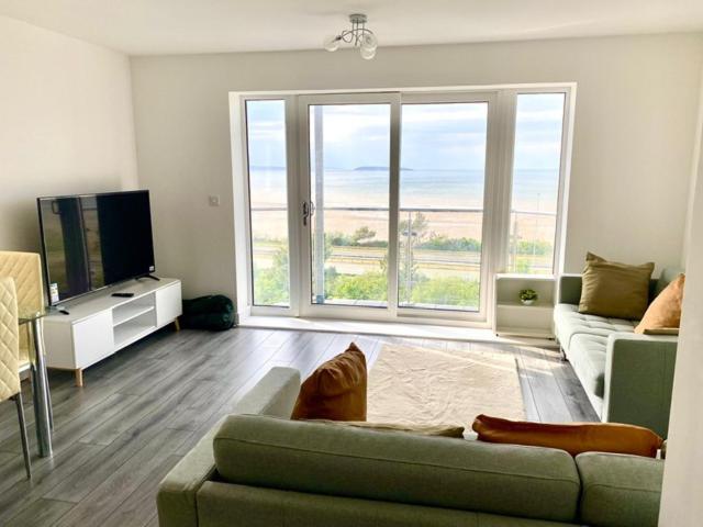 Lovely New 2 Bedroom Condo With Stunning Seaviews Penmaen-mawr エクステリア 写真