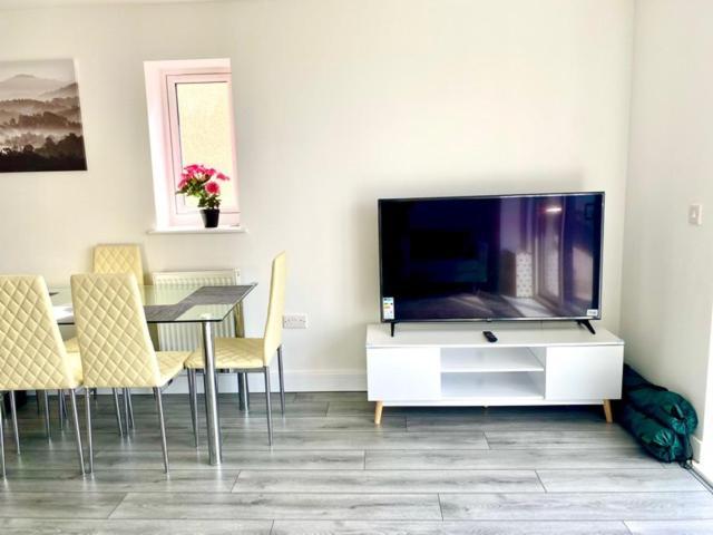 Lovely New 2 Bedroom Condo With Stunning Seaviews Penmaen-mawr エクステリア 写真
