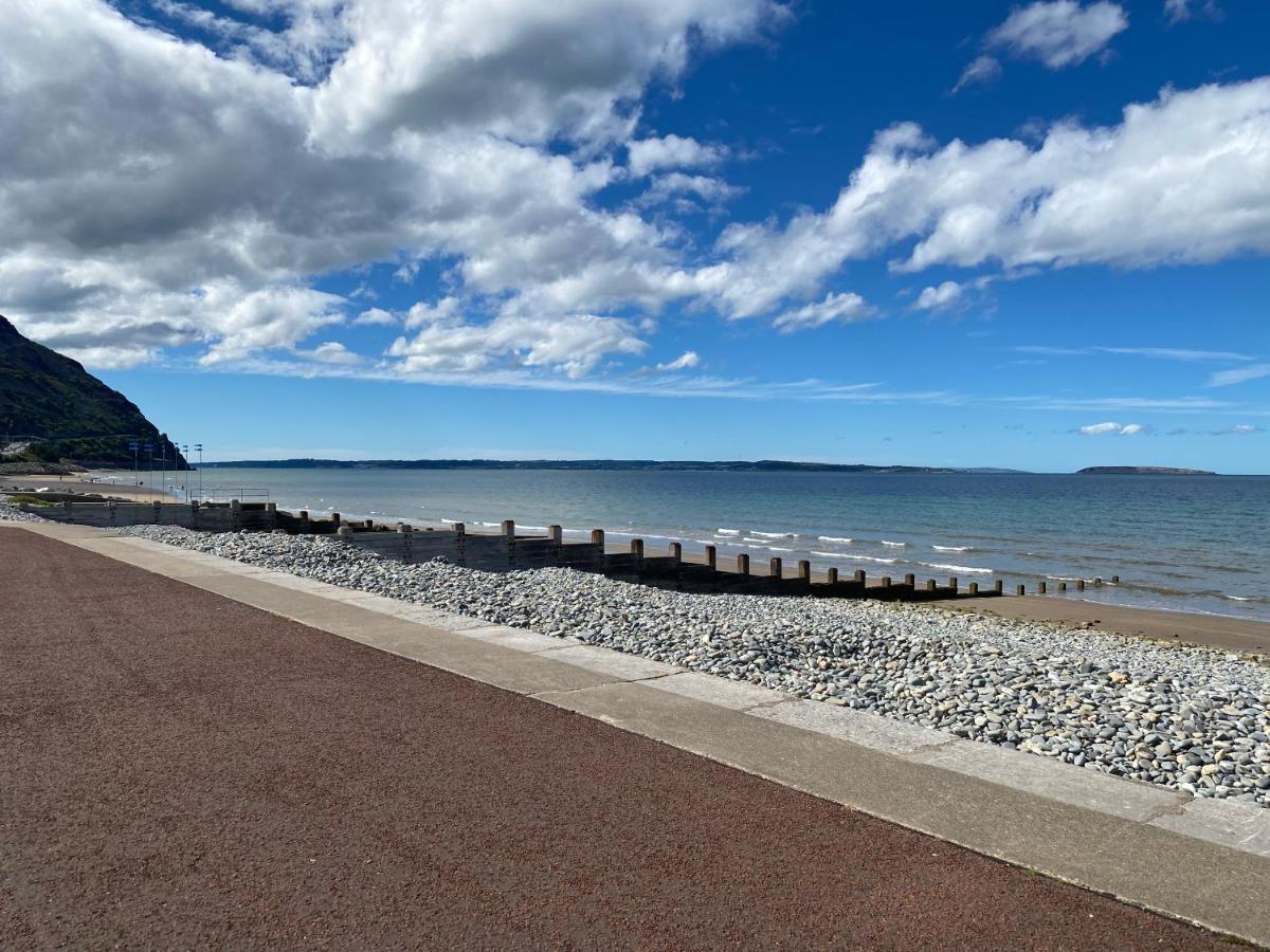 Lovely New 2 Bedroom Condo With Stunning Seaviews Penmaen-mawr エクステリア 写真