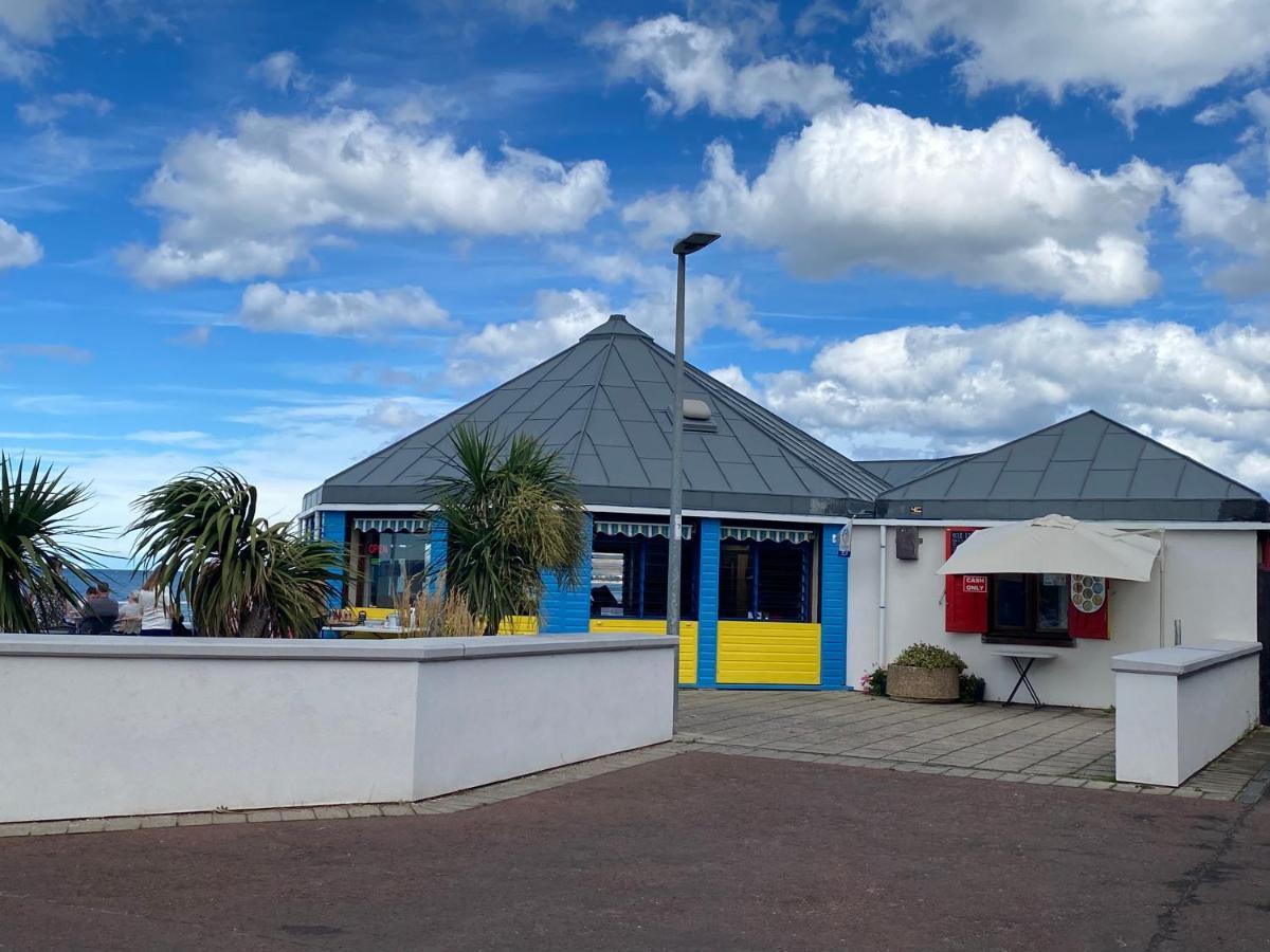 Lovely New 2 Bedroom Condo With Stunning Seaviews Penmaen-mawr エクステリア 写真