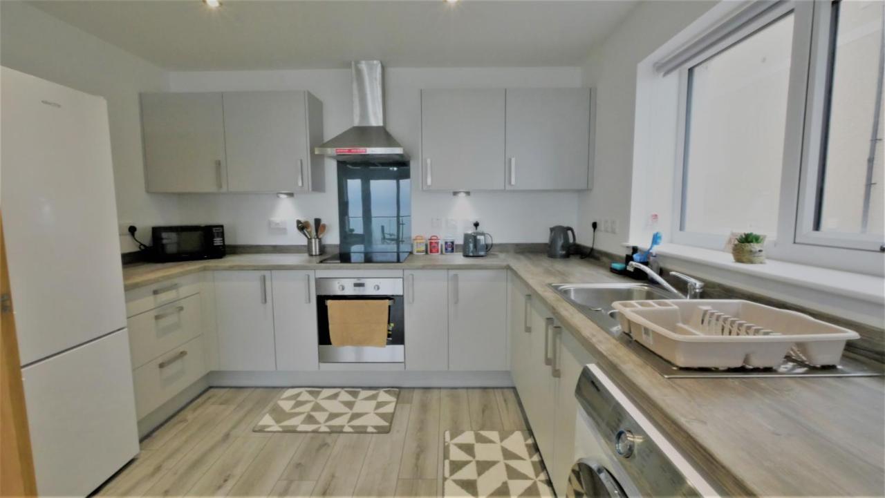 Lovely New 2 Bedroom Condo With Stunning Seaviews Penmaen-mawr エクステリア 写真