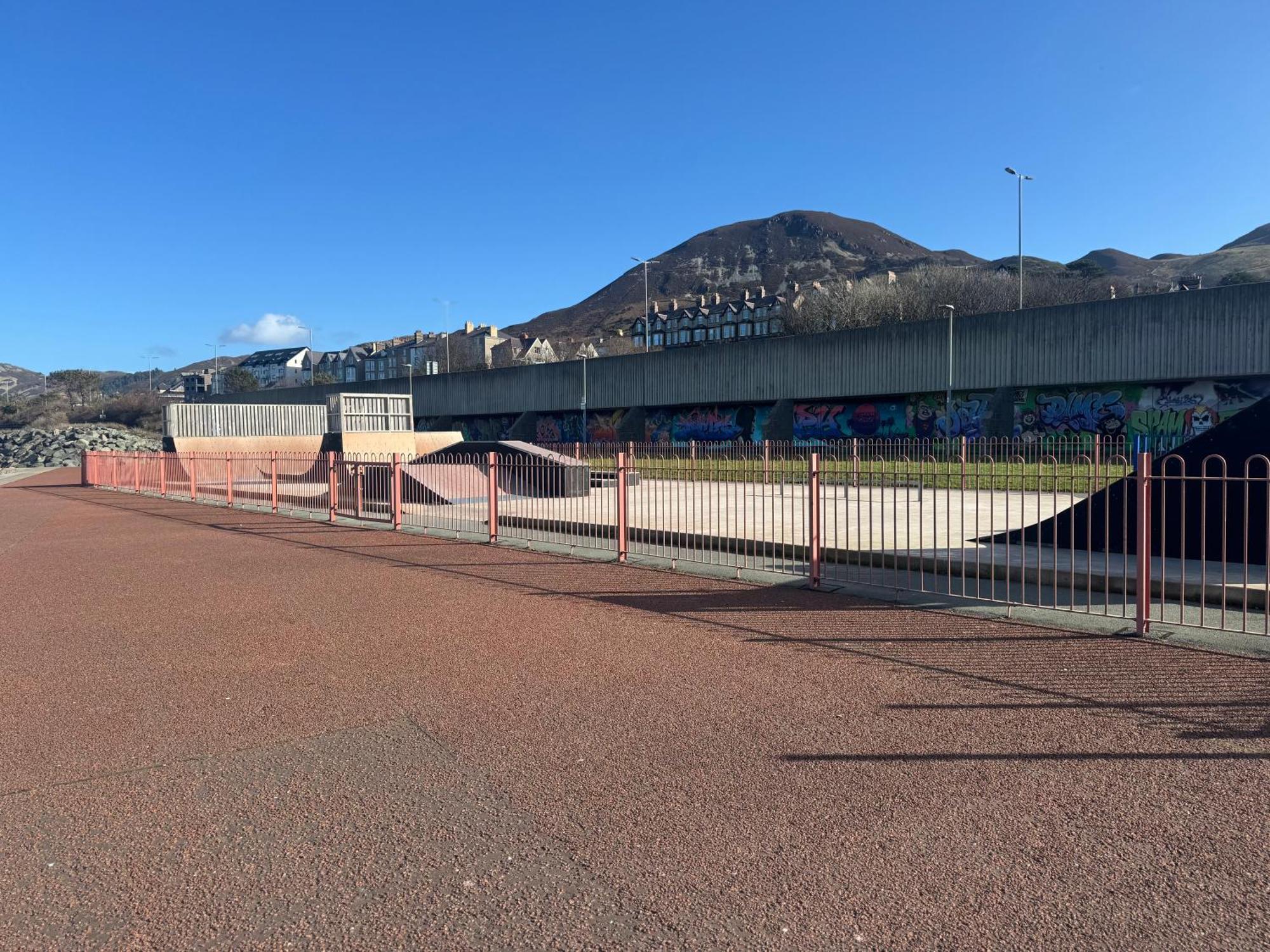 Lovely New 2 Bedroom Condo With Stunning Seaviews Penmaen-mawr エクステリア 写真