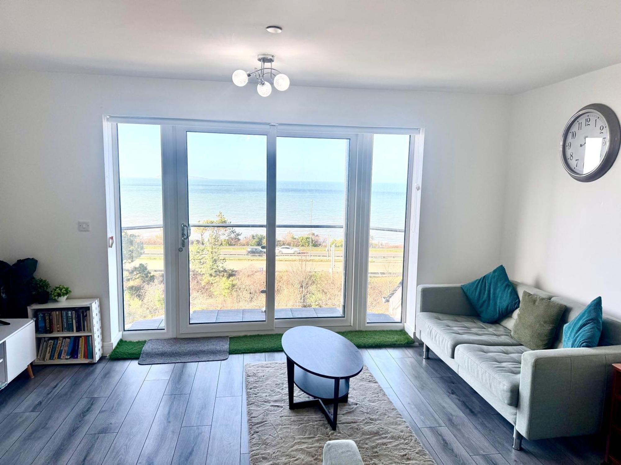 Lovely New 2 Bedroom Condo With Stunning Seaviews Penmaen-mawr エクステリア 写真