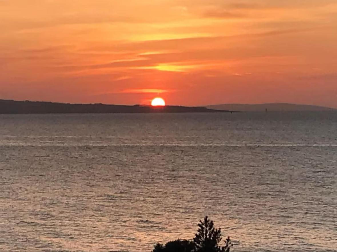 Lovely New 2 Bedroom Condo With Stunning Seaviews Penmaen-mawr エクステリア 写真